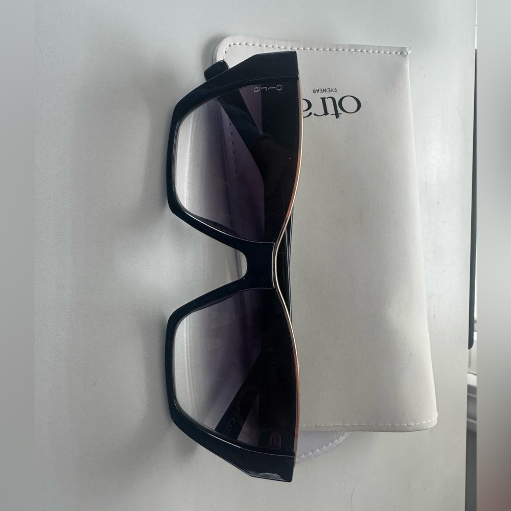 Elegant Black Oversized Sunglasses